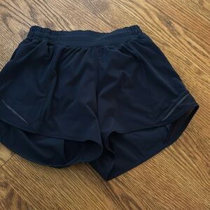 lululemon navy hotty hot shorts in size 4